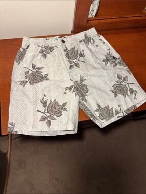 PARADISE IN RUINS Elastic Short Light Grey (NWT)32